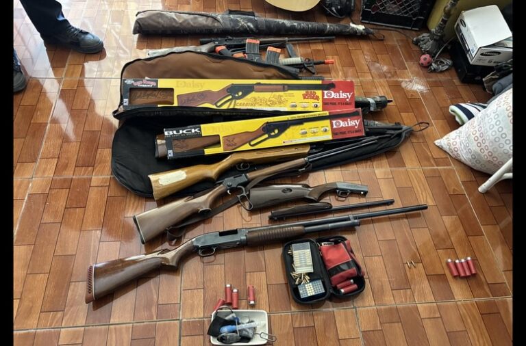 Encuentran armas en casa de sospechoso