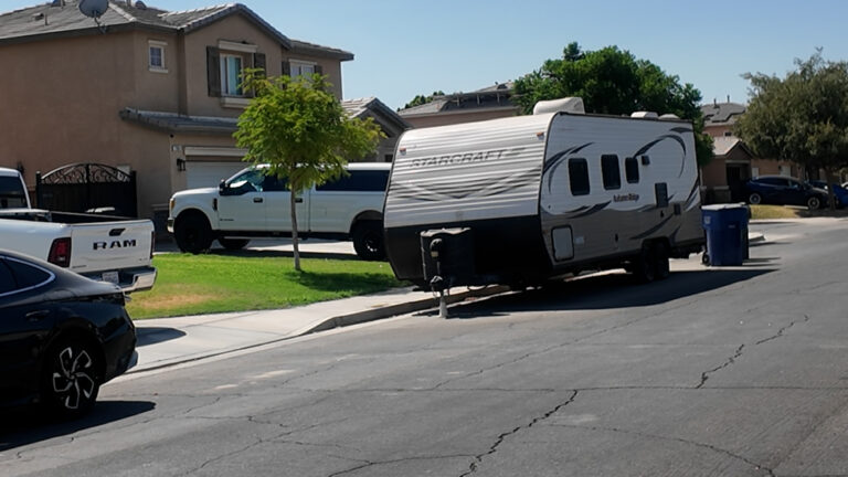 Aplicarán ordenanza para que retiren vehículos de calles en Brawley