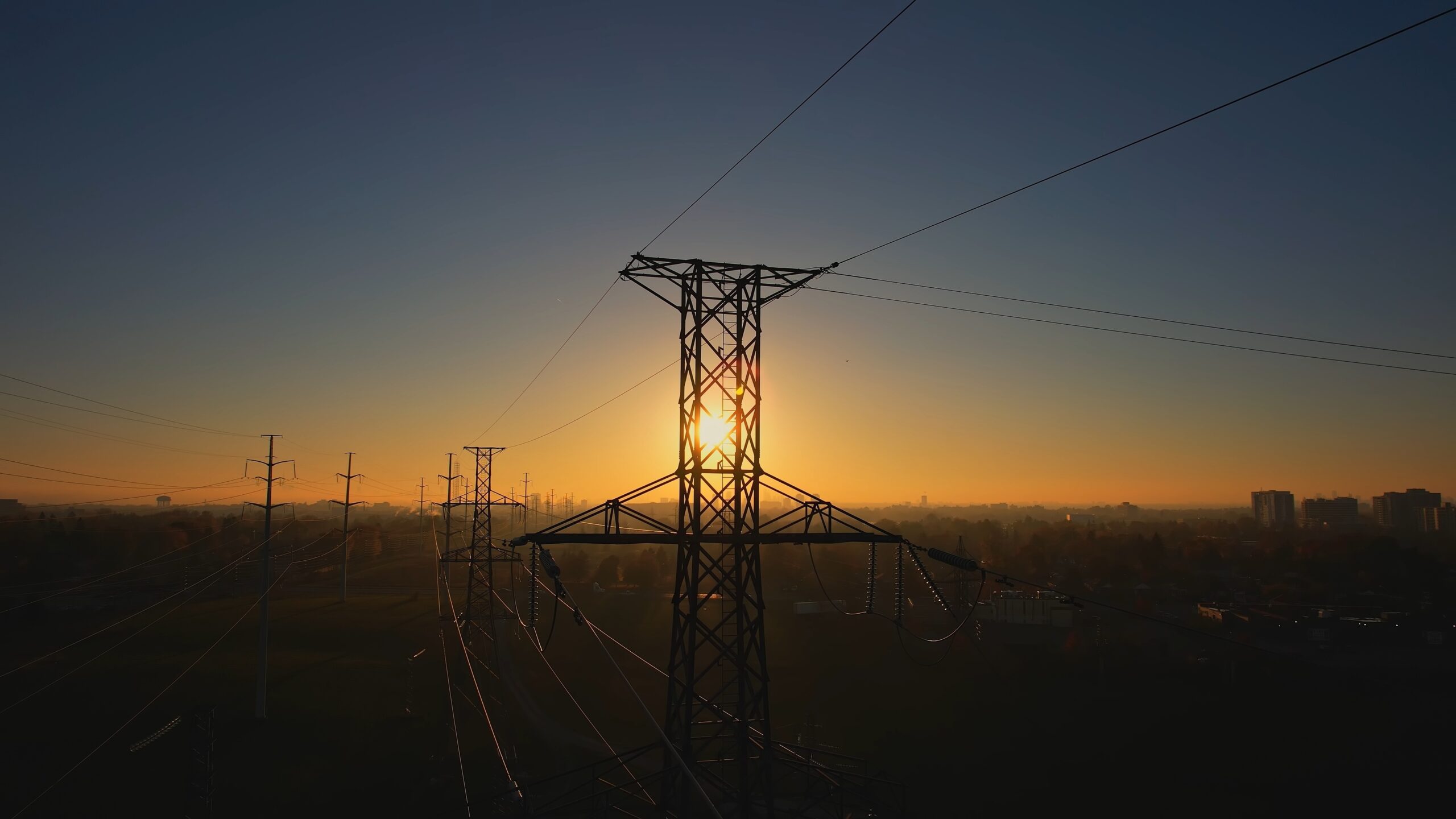 Red eléctrica en riesgo durante el verano.