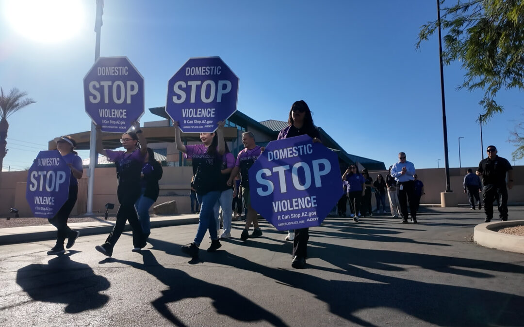 Marcha contra la violencia doméstica en Yuma