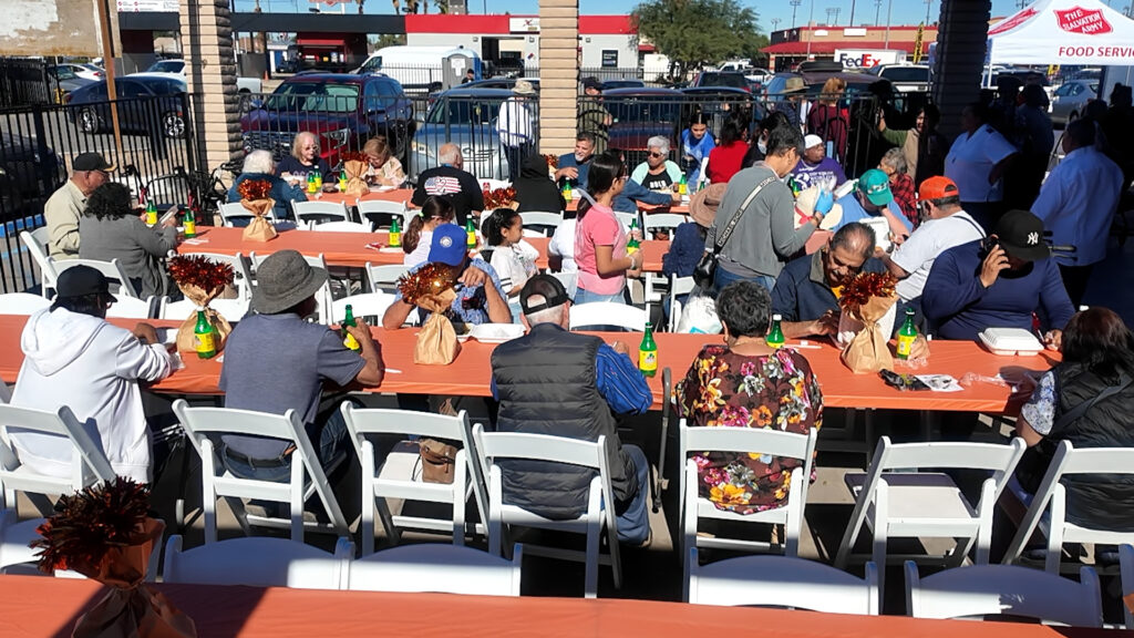 Ejercito de Salvación brinda merienda a la comunidad