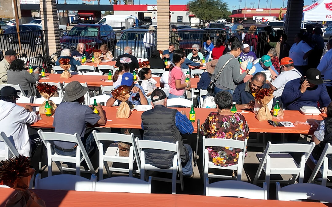 Ejercito de Salvación brinda merienda a la comunidad