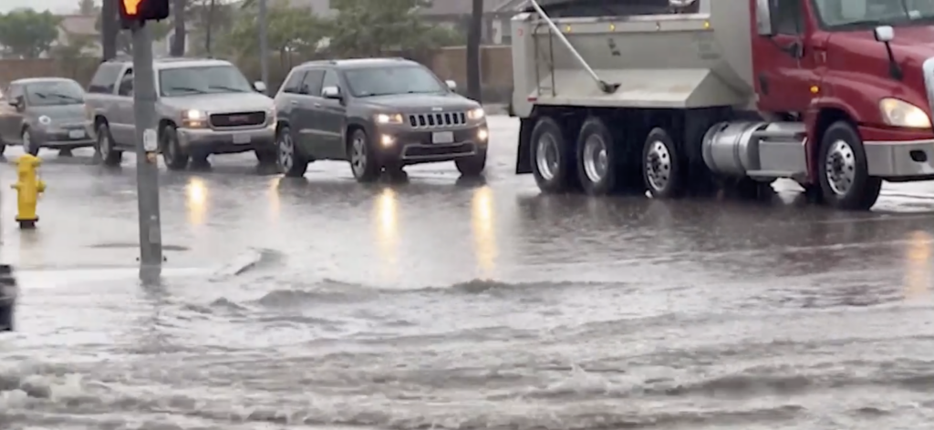 Inundaciones Repentinas Cerraron Calles en Palm Springs: Evita las Zonas Afectadas