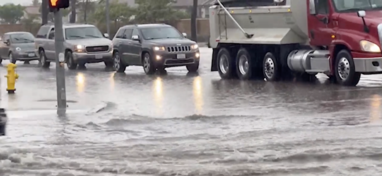 Inundaciones Repentinas Cerraron Calles en Palm Springs: Evita las Zonas Afectadas