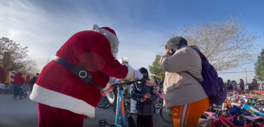 El Santa Bombero Cumple Sueños: Juguetes para Niños en Ciudad Juárez esta Navidad