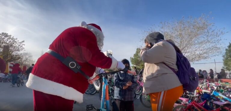 El Santa Bombero Cumple Sueños: Juguetes para Niños en Ciudad Juárez esta Navidad