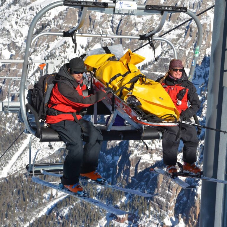 Huelga de la Patrulla de Esquí de Telluride Causa Cierre del Resort Este Sábado