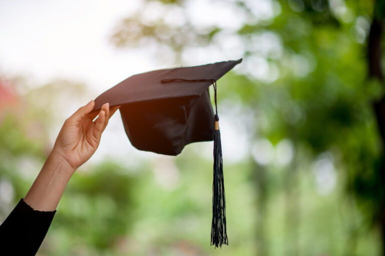 Títulos Universitarios en Colorado: Evaluando el Retorno de Inversión Educativa