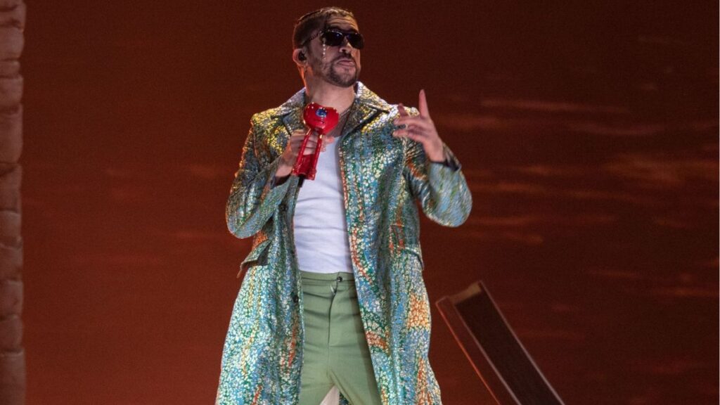 ¿Cuánto tendría que pagar Bad Bunny por tocar una pieza arqueológica en el Museo de Antropología?