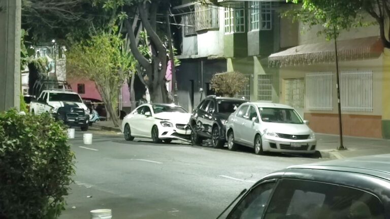 Trágico ataque a balazos en auto de lujo en Venustiano Carranza: un muerto y una pareja herida