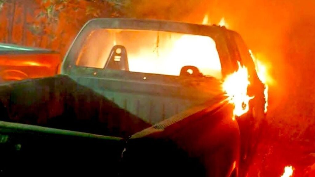 Incendio de Casa y Autos del Exalcalde Adán Silva Valeriano en Palmar de Bravo