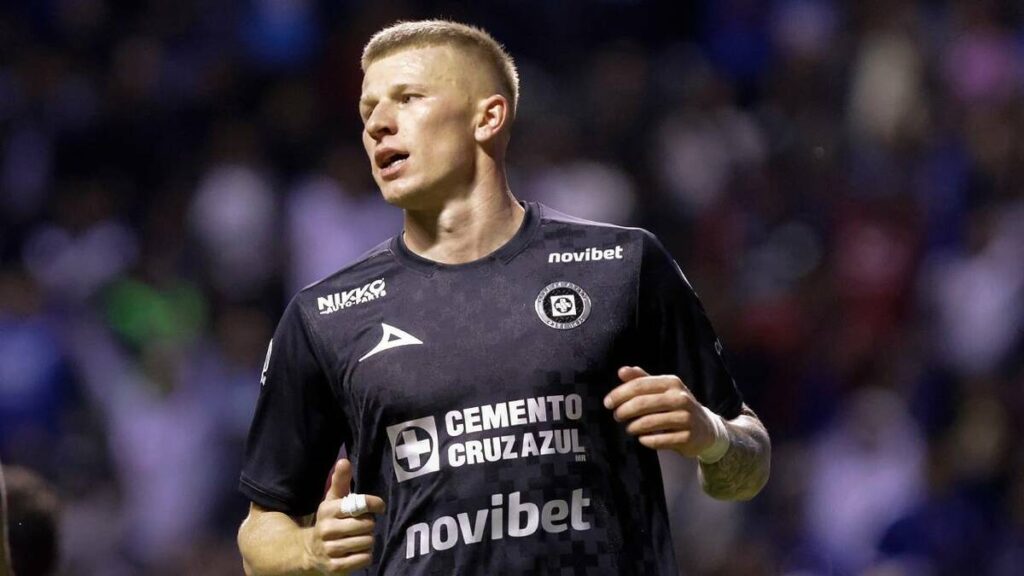 Mateusz Bogusz: La novela de su futuro en Cruz Azul continúa