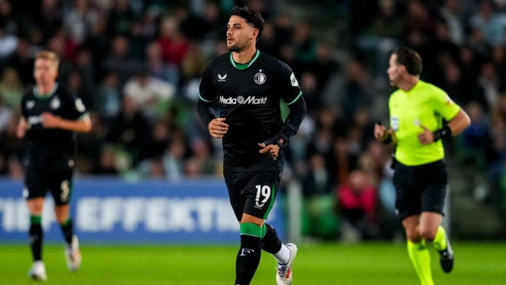 Necaxa Ficha a Julián Carranza: Un Refuerzo Estelar Proveniente del Feyenoord