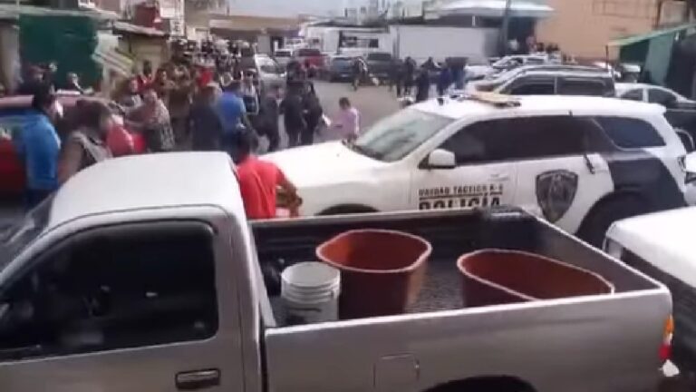 Agresión a Policía tras Operativo Antipirotecnia en Querétaro: Comerciantes en Conflicto