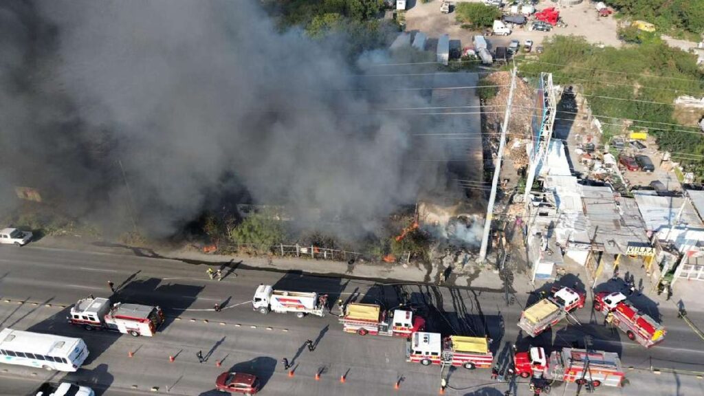 Incendio en Almacén Provoca Movilización Urgente en Monterrey
