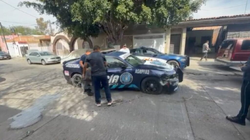 Robo de Patrulla en Aguascalientes: Hombre Choca Contra Varios Vehículos Mientras Huía