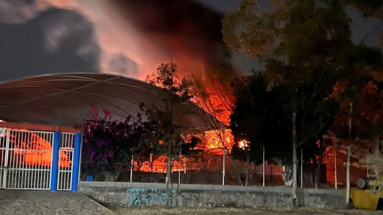 Incendio en SABES de Sauceda, Guanajuato, Devasta un Aula Entera