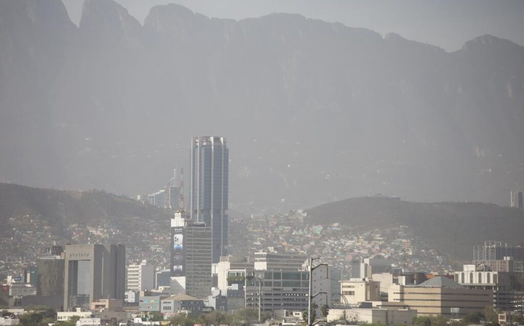 Monterrey registra mala calidad del aire tras pirotecnia de Año Nuevo