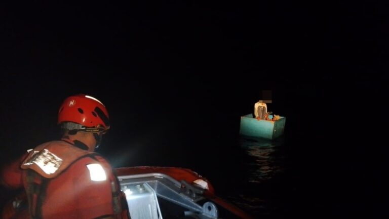 Marina Rescate Náufragos: Operativo Exitoso Frente a las Costas de Chiapas