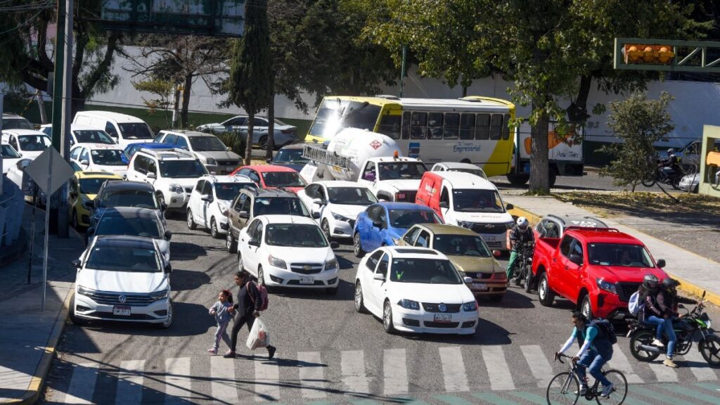 Hoy No Circula en CdMx y Edomex: Autos que Descansan Este Viernes 2 de Enero 2026