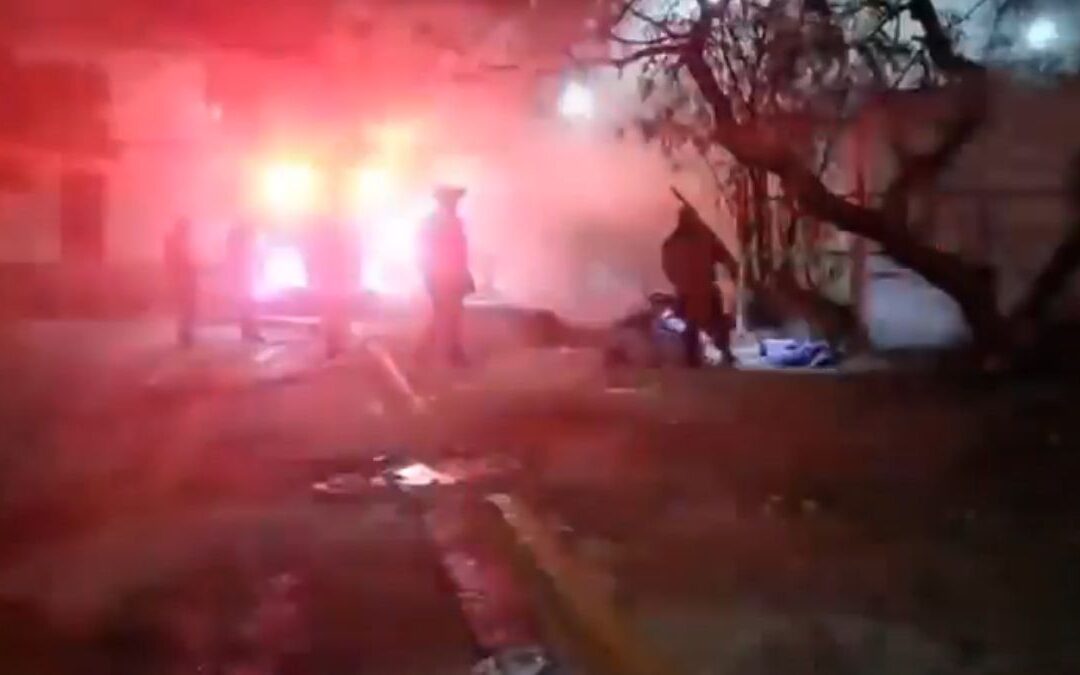 Incendio devora tienda de abarrotes en Monterrey: un llamado a la acción de cuerpos de rescate