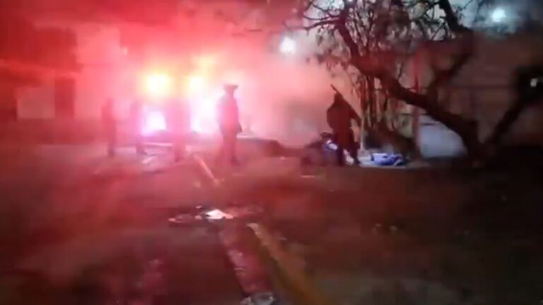 Incendio devora tienda de abarrotes en Monterrey: un llamado a la acción de cuerpos de rescate