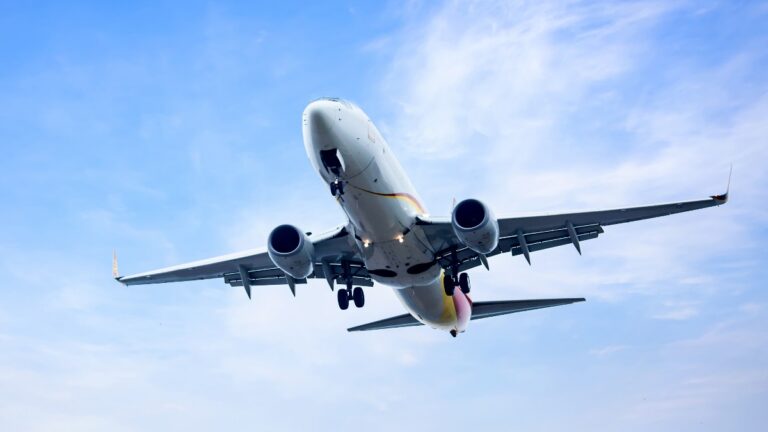 Muerte de pasajero causa desvío de vuelo Madrid-Monterrey hacia Canadá