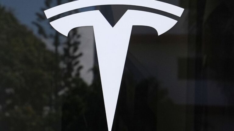 Tesla pierde el liderazgo global en vehículos eléctricos por baja en ventas en 2025