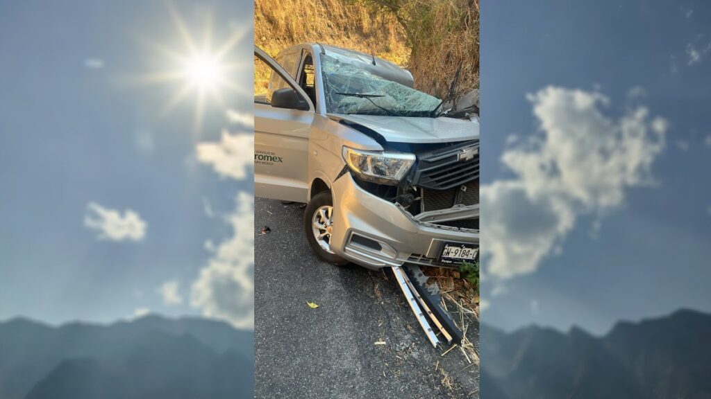 Accidente Vial en Colima: Tráiler Invasor Deja Dos Lesionados en el Puente de Beltrán