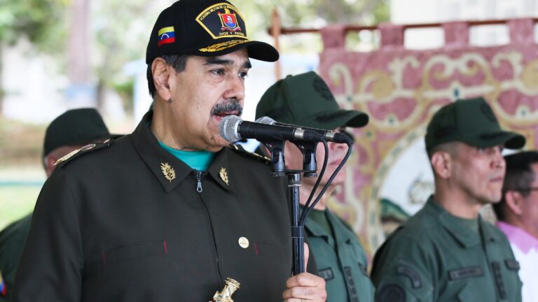 Estados Unidos Captura a Nicolás Maduro y Detiene a Su Esposa Tras Ataque en Venezuela