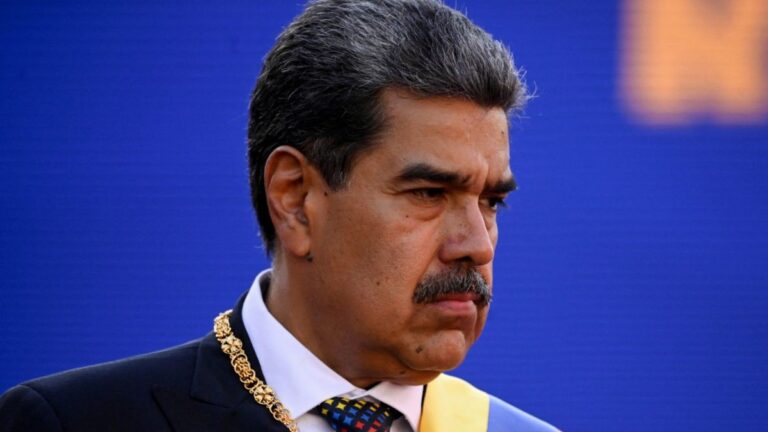 Intervención Internacional: EU Ataca Base Militar en Venezuela y Detiene a Nicolás Maduro