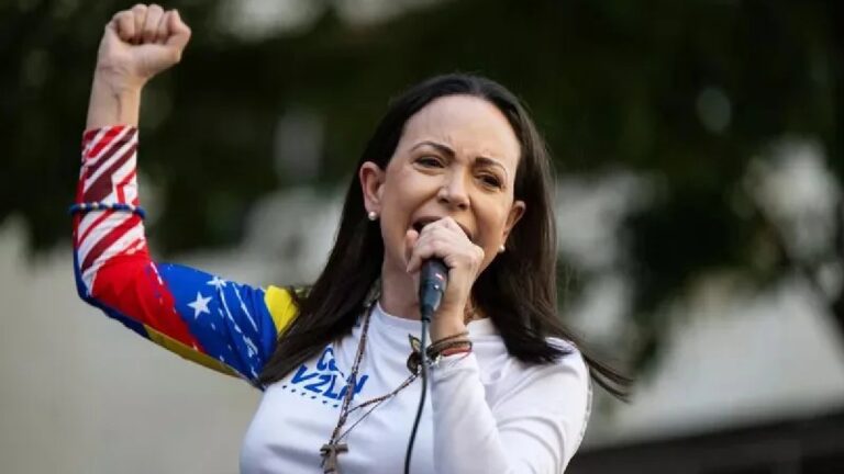 María Corina Machado Llama a una Transición Inmediata en la Crisis Política Actual
