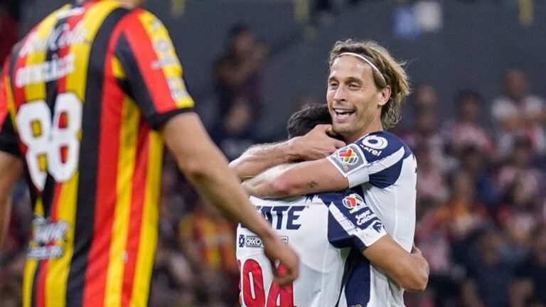 Rayados Triumphan ante Leones Negros con Gol de Anthony Martial en la Copa Pacífica