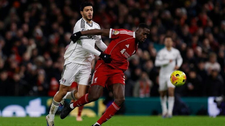 Raúl Jiménez brilla con asistencia en el emocionante empate entre Fulham y Liverpool