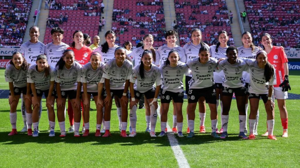 San Luis Femenil inicia la Liga MX Femenil con uniforme genérico