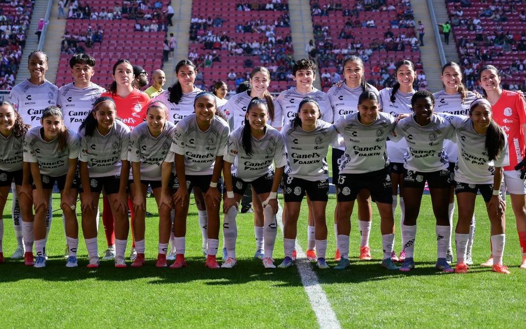 San Luis Femenil inicia la Liga MX Femenil con uniforme genérico