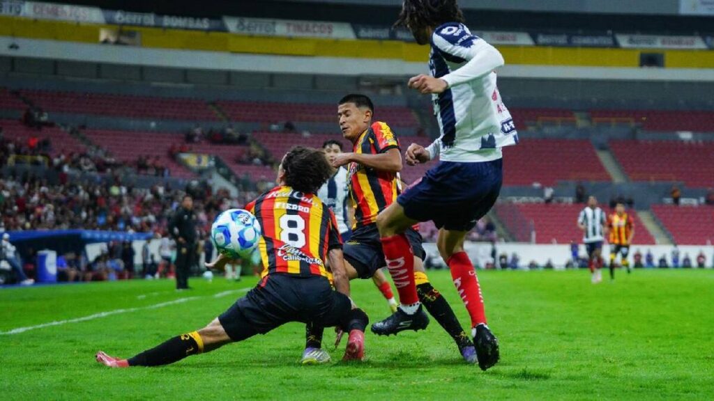 Carlos Fierro se perderá el Clausura 2026: un duro golpe por ruptura de ligamentos