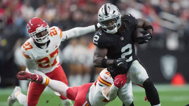 Las Vegas Raiders Celebran una Victoria y Aseguran el Pick 1 al Superar a los Chiefs