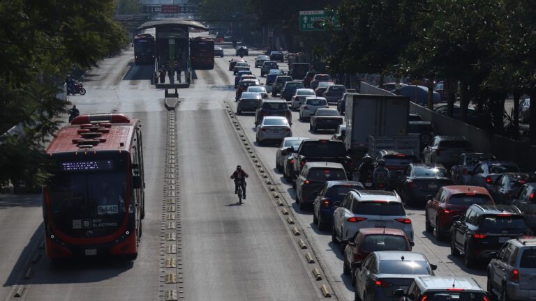 Hoy No Circula: ¿Qué Autos Descansan en CdMx y Edomex Este Lunes?