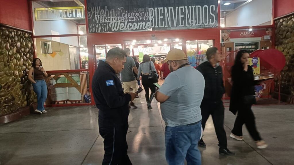 Crisis emocional de exempleado en Torreón causa un incendio en supermercado