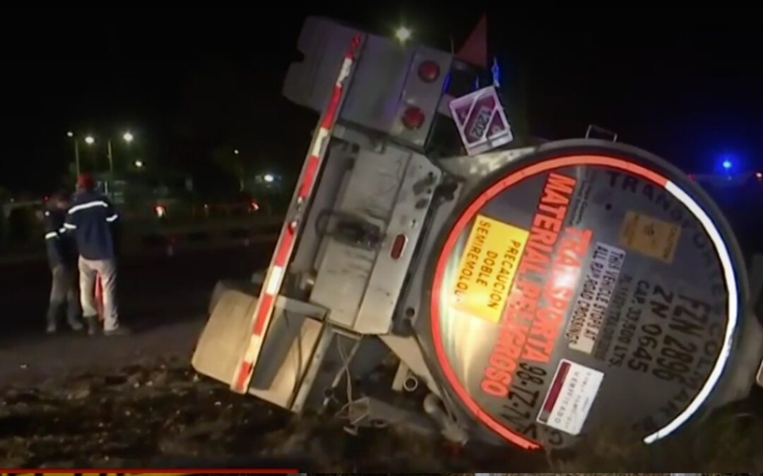 Accidente de Volcadura de Pipa con Diésel en Lerdo Activa Respuesta de Emergencia