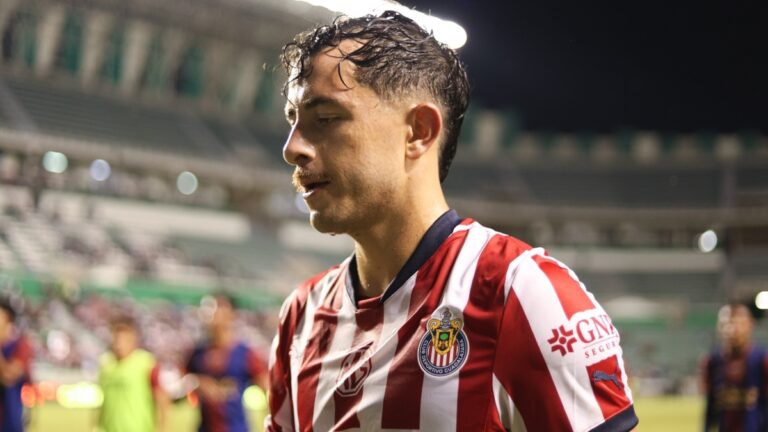 Chivas Anuncia Oficialmente la Salida de Alan Mozo del Club