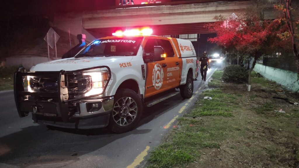 Hombre atropellado al cruzar la autopista al Aeropuerto en Guadalupe, Nuevo León