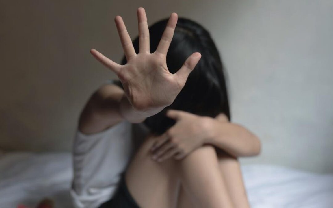 Fiscalía captura a tres hombres por abuso infantil y violación en el AMG