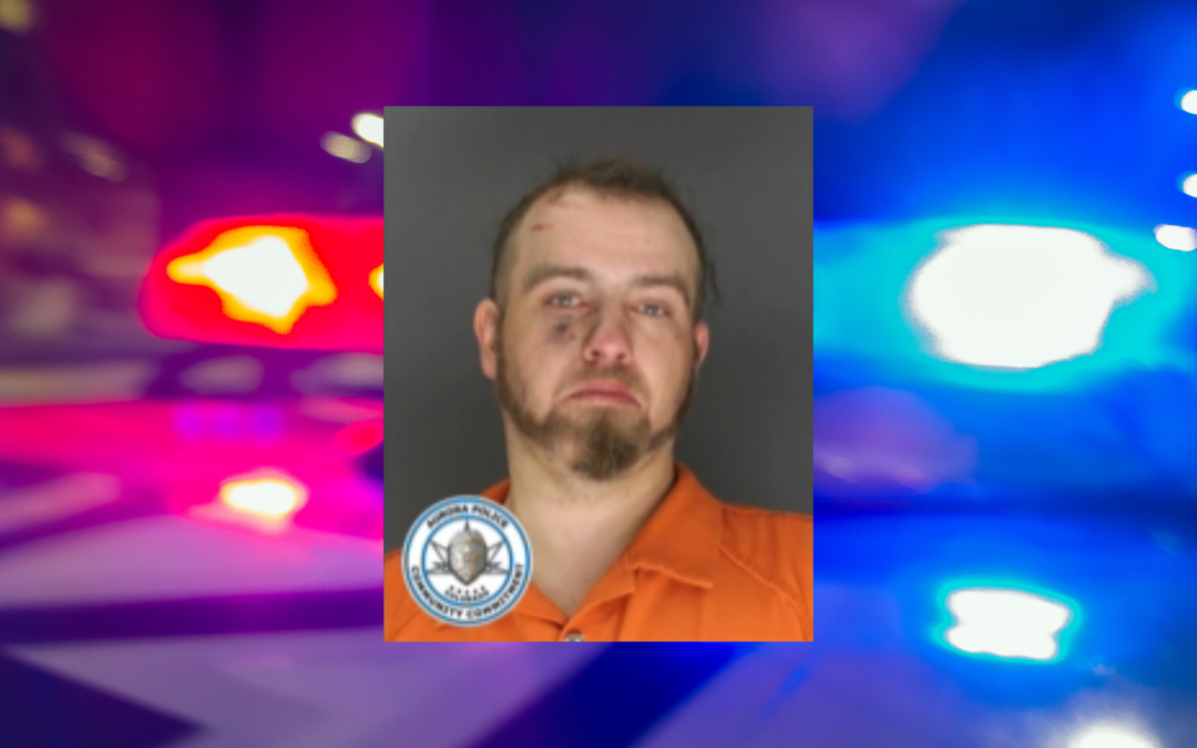 Arresto en Aurora: Hombre Capturado Tras Persecución y Decomiso de Drogas y Artículos Robados