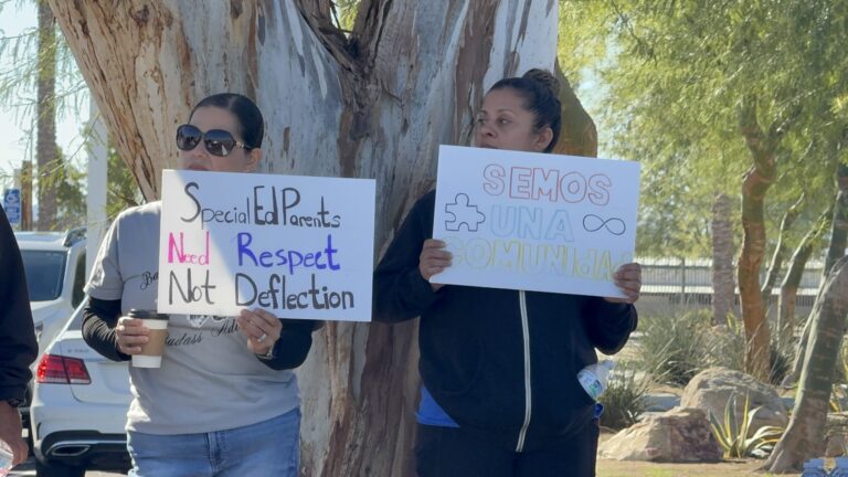Demandan al Distrito Escolar por Exposición de Estudiantes con Discapacidad a Moho Negro en el Valle de Coachella
