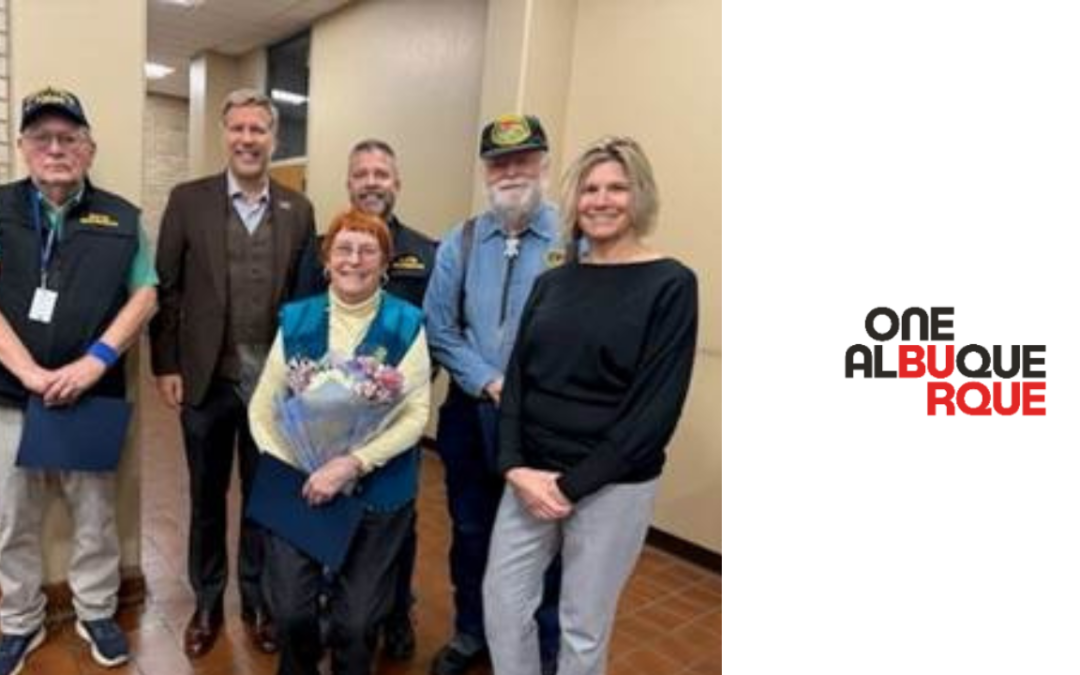 Alcalde Tim Keller Reconoce a los Mejores Voluntarios del Mes en Albuquerque