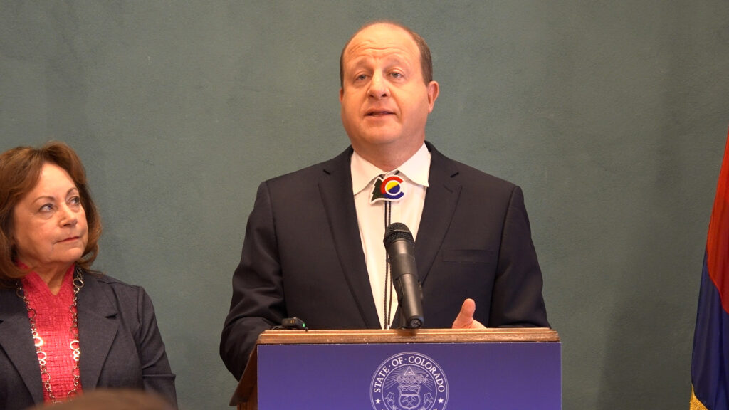 Jared Polis Resalta Avances en Vivienda y Seguridad en su Último Año como Gobernador de Colorado