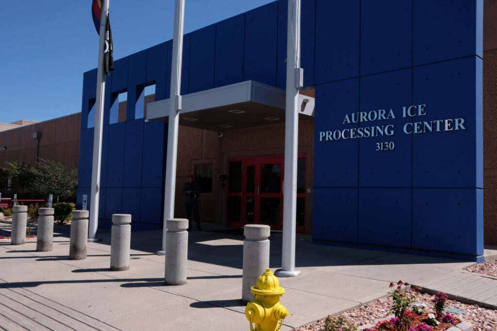 Investigación del Condado de Adams sobre Negligencia Médica en Centro de Detención en Aurora