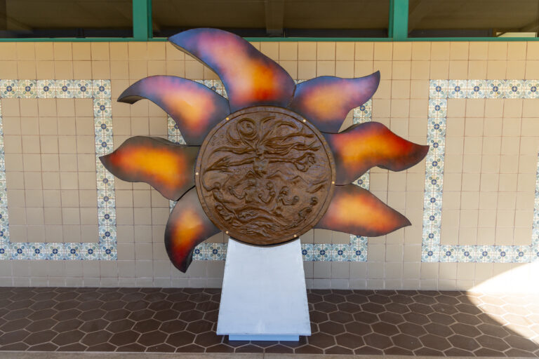 SDSU Imperial Valley presenta escultura que honra la herencia Kumeyaay